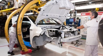 Cayó la producción automotriz en marzo pero aumentó la venta de unidades