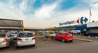 Newsan se anota en la pelea por las tiendas de Carrefour