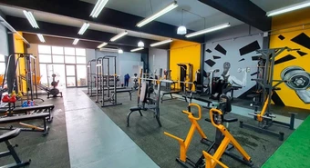 Cadena de gimnasios abre sede con área VIP, para entrenar con marca personal