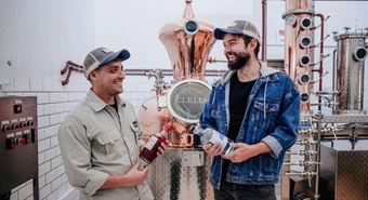 Amigos crearon marca de gin en pandemia y apuestan a duplicar producción 