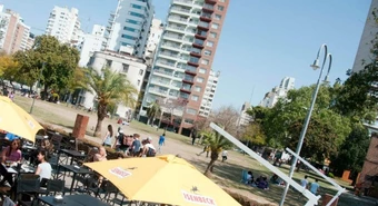 Tres pretendientes para quedarse con los bares de la costa 