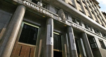 Festeja Caputo: el Gobierno tuvo superávit fiscal y financiero en enero 