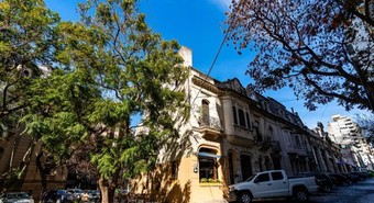 La esquina más parisina de Rosario tiene nuevo dueño