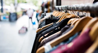 Las ventas en comercios cayeron en junio y hay dos sectores que no levantan