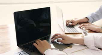 personas trabajando 