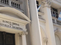 El Banco Central revirtió la racha vendedora y registró un leve saldo positivo
