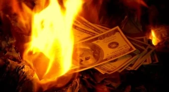 El dólar blue tomó temperatura y se negoció a más de $350