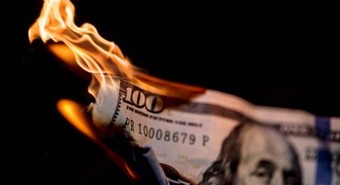 Cómo cerró el dólar blue en medio de la tensión financiera global 