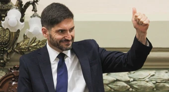 Pullaro juró como gobernador y prometió "recuperar la paz en las calles"